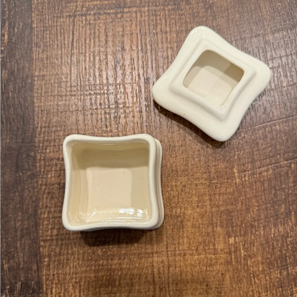 Curaco ceramic jewelry box